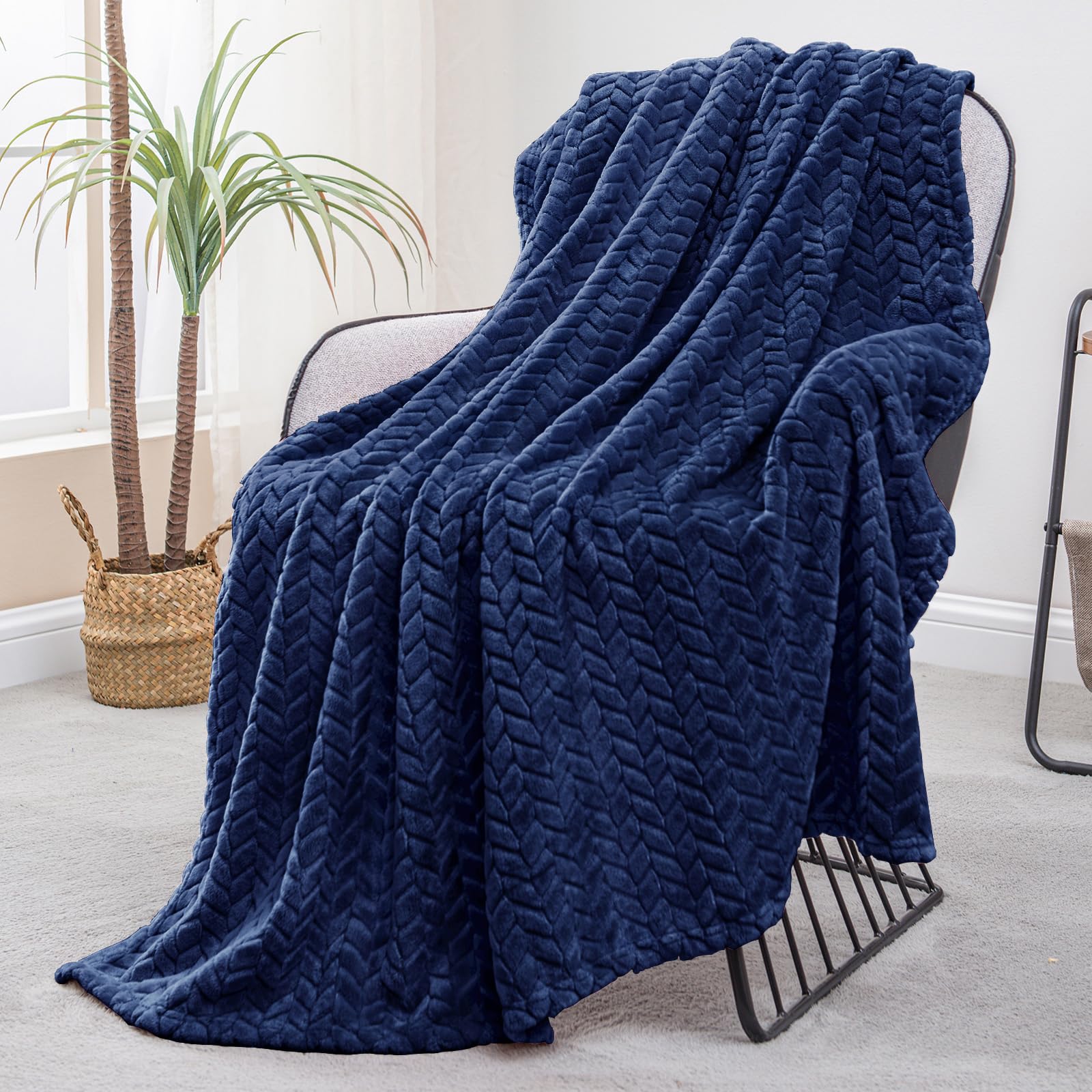 Exclusivo Mezcla Fleece Queen Size Blanket for Bed, 90x90 Inches Soft Cozy Jacquard Flannel Blankets, Lightweight Fuzzy Plush for Women, Pink