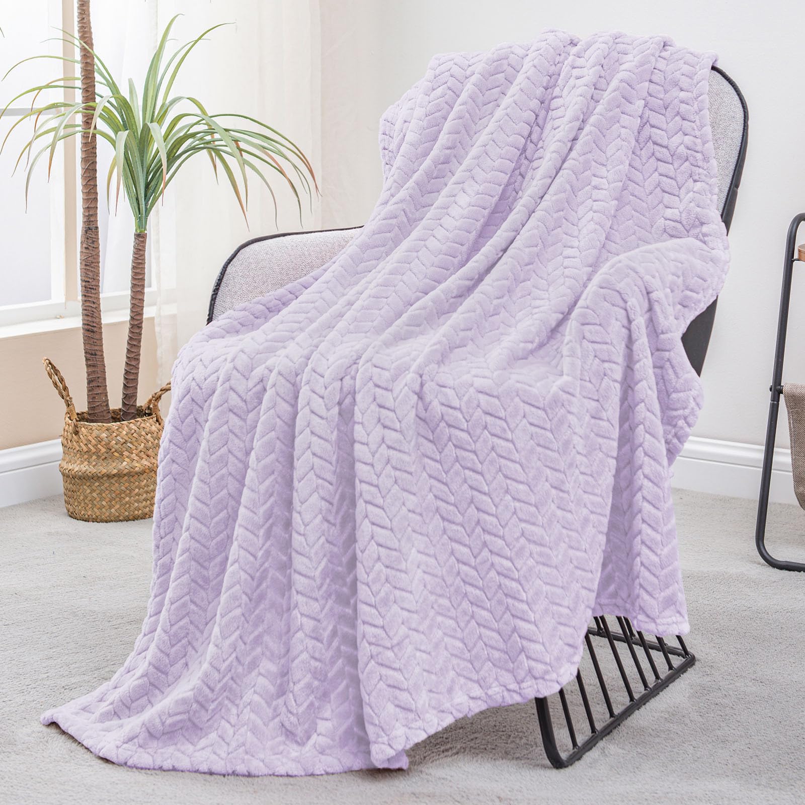 Exclusivo Mezcla Fleece Queen Size Blanket for Bed, 90x90 Inches Soft Cozy Jacquard Flannel Blankets, Lightweight Fuzzy Plush for Women, Pink